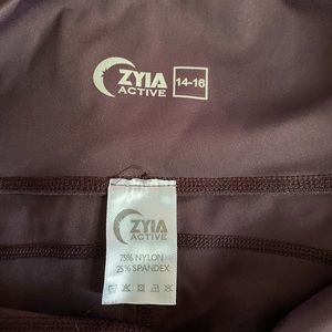 Zyia pocket light n tight capris